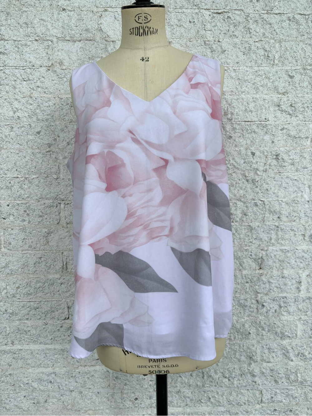 Le Galeriste V-Neck Camisole - Made in Canada